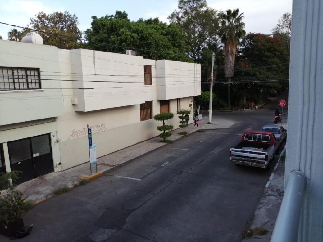 Pule Pule Hostal Boutique Guadalajara Buitenkant foto